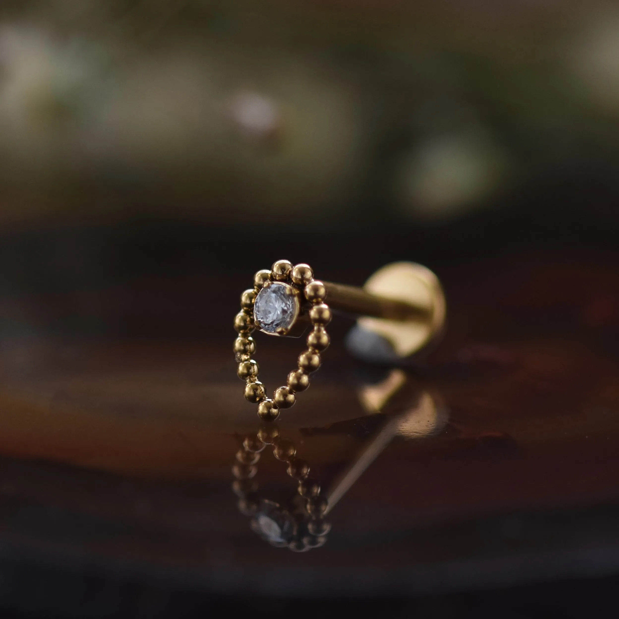 Golden Teardrop Zirkonia Piercing Stud