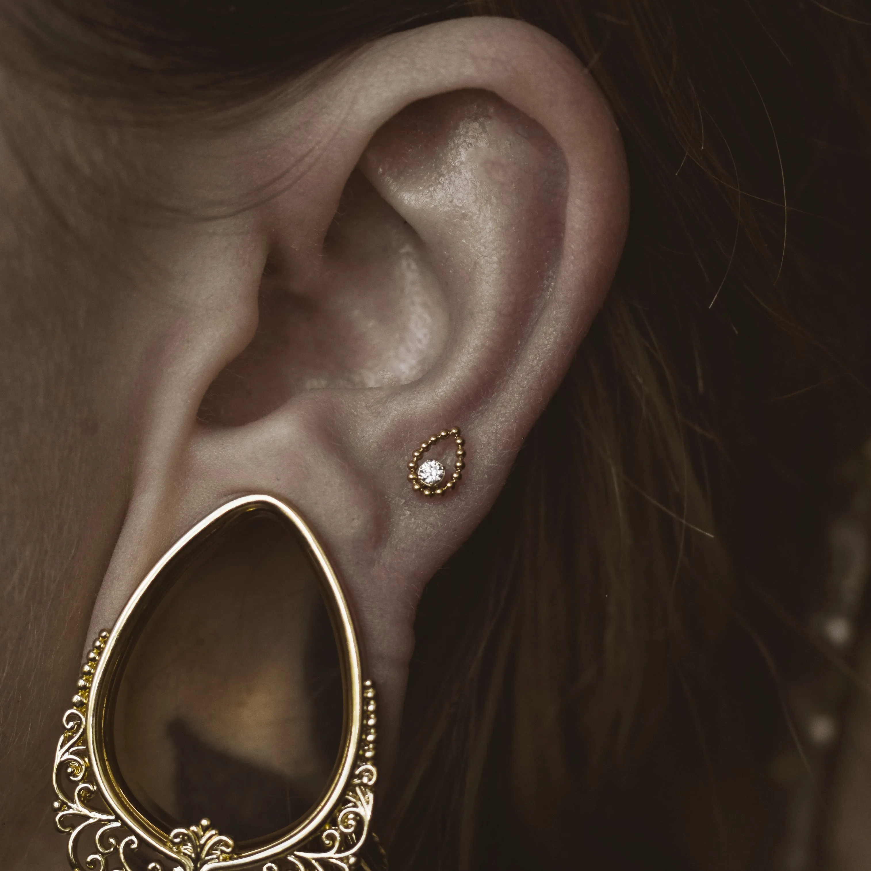 Golden Teardrop Zirkonia Piercing Stud